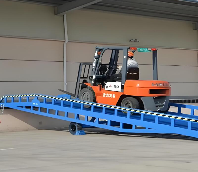 溧阳移动式卸货平台（叉车用）